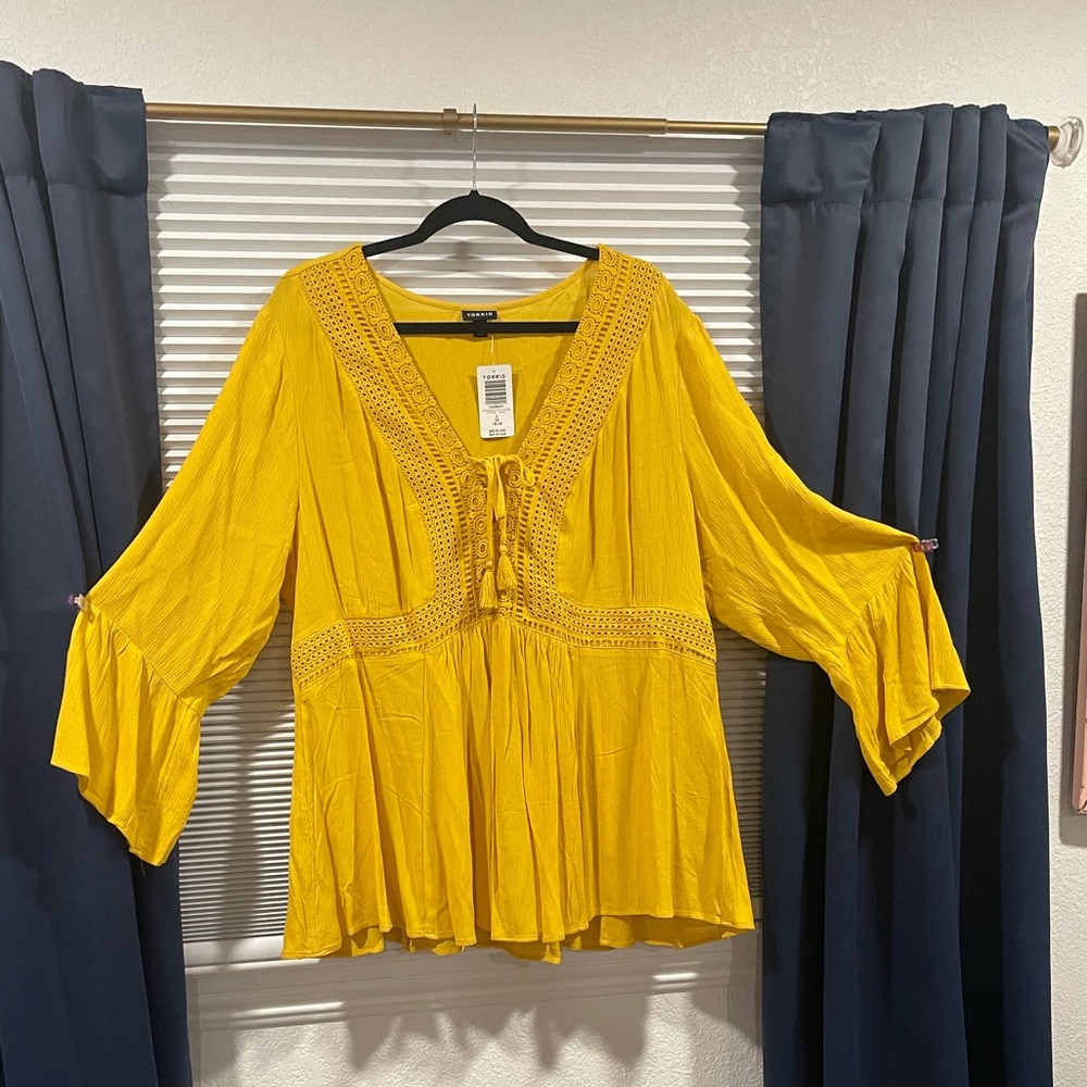 Super cute top by Torrid 2x